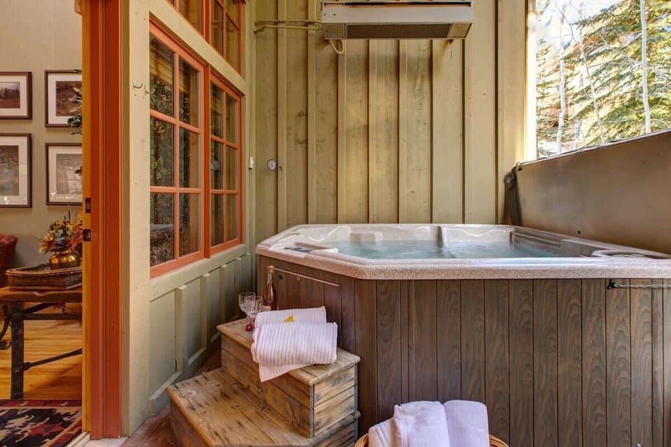 Indoor spa tub
