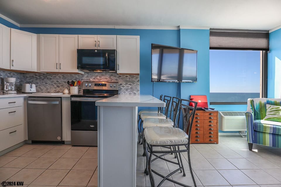 Fabulous Kitchen with Breakfast Bar