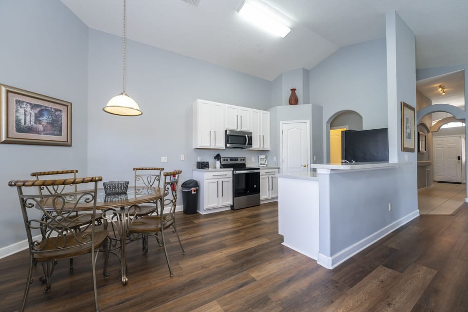 Kitchen also showing breakfast nook table seating 4