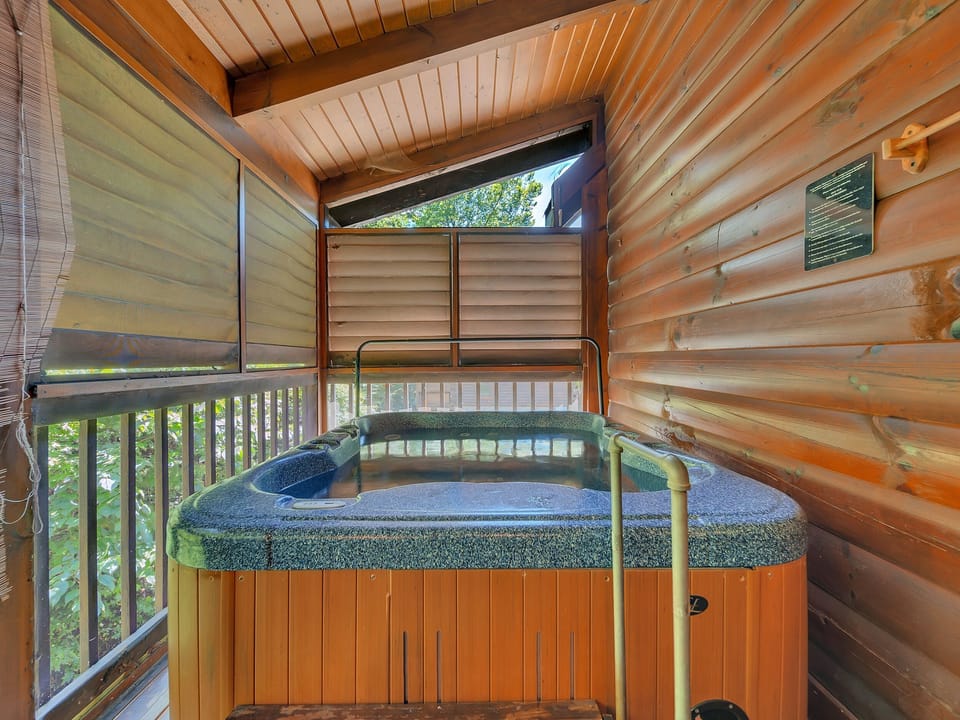 Indoor spa tub