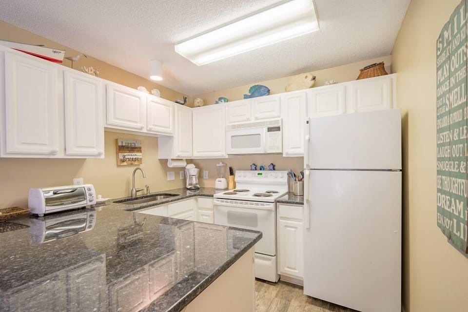 20 Grand Caribbean West 116 Kitchen
