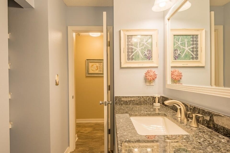 28 Grand Caribbean West 116 Bathroom