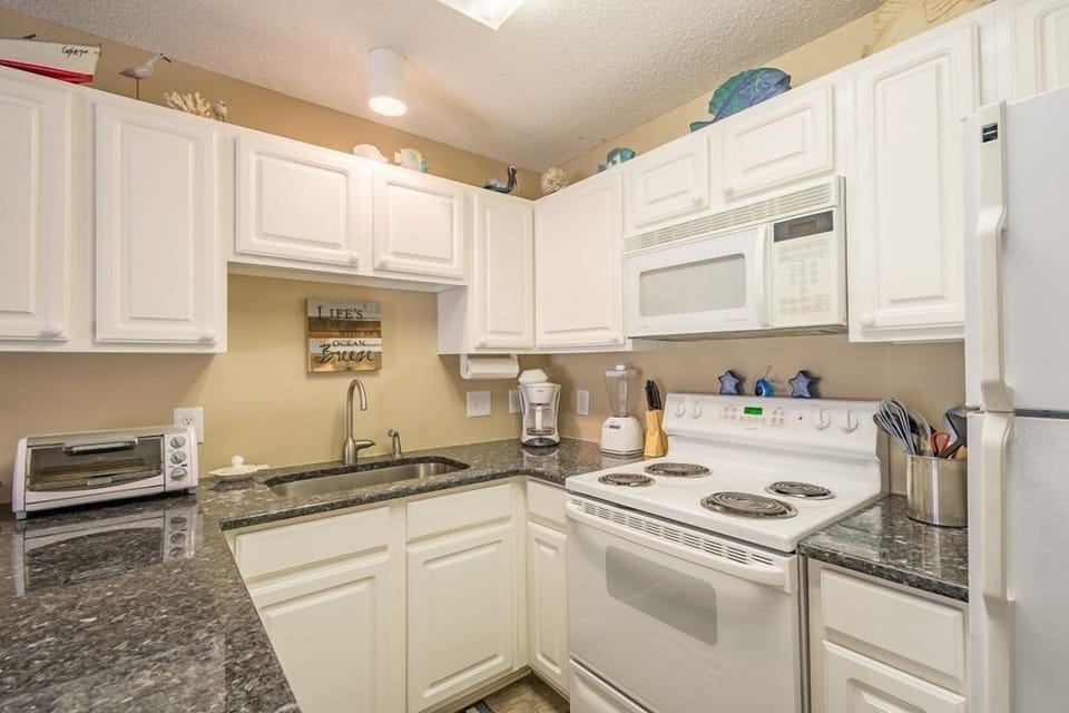 21 Grand Caribbean West 116 Kitchen