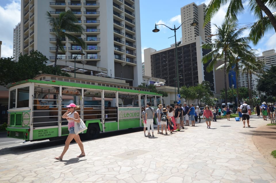 Waikiki trolley tours with Japanese Speaking