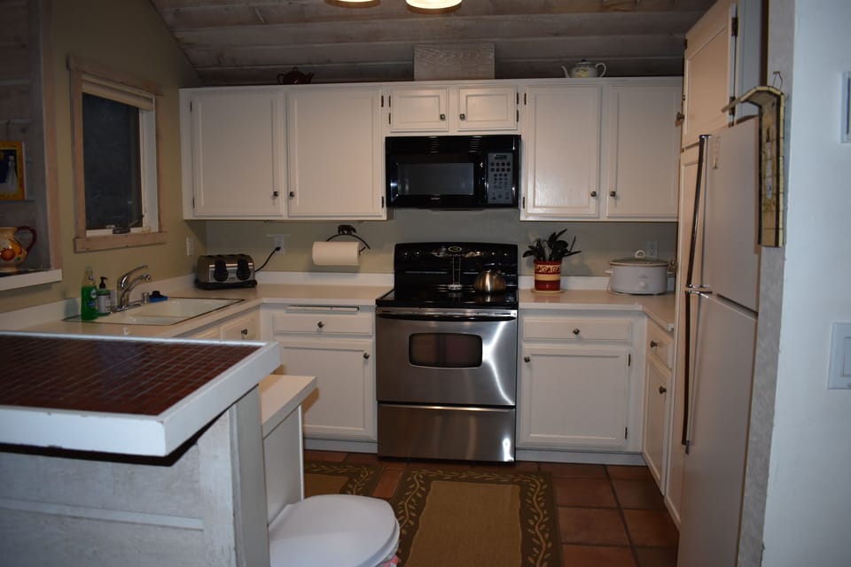 Full well stocked Kitchen Just bring the groceries !!