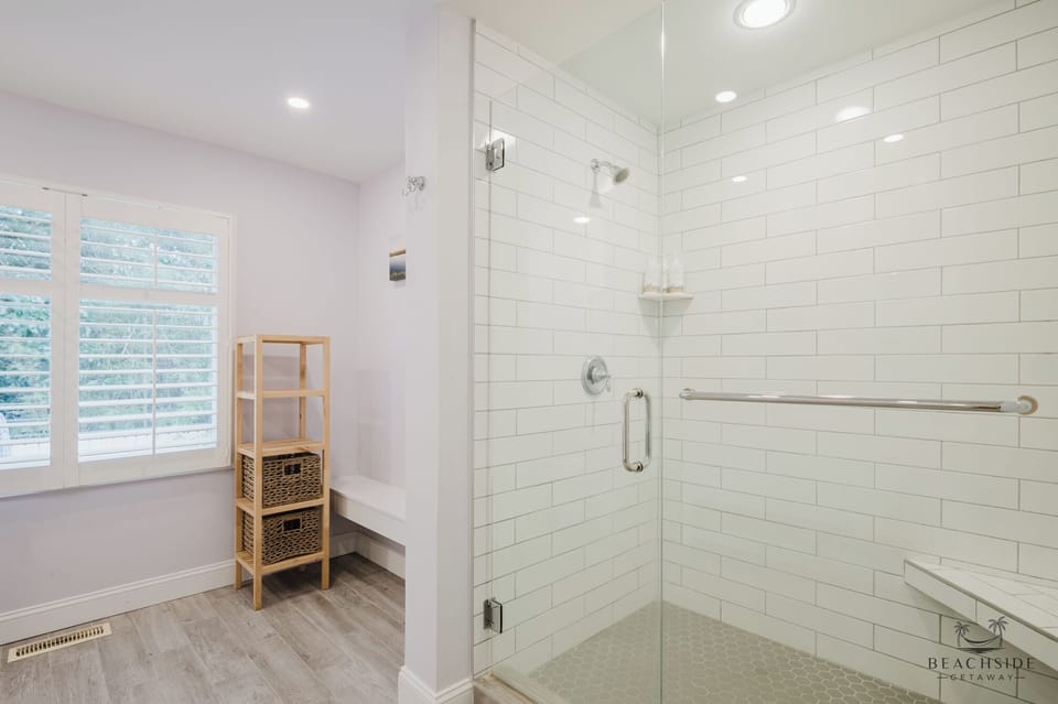 King Bedroom's Ensuite Bathroom Shower