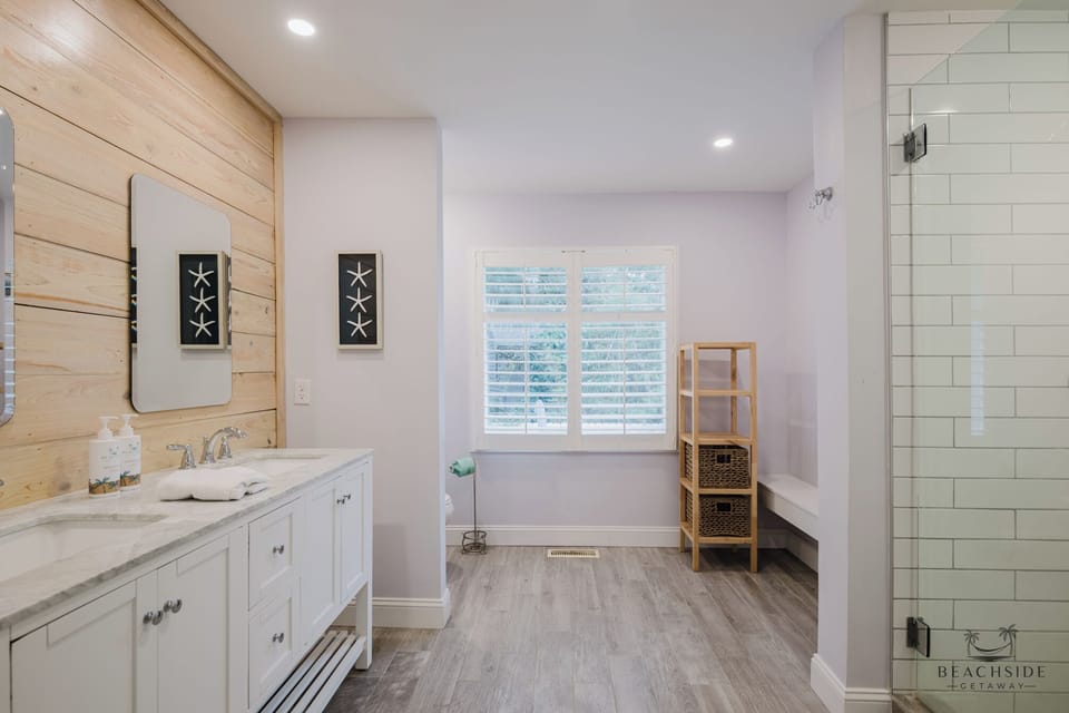 King Bedroom Ensuite Bathroom