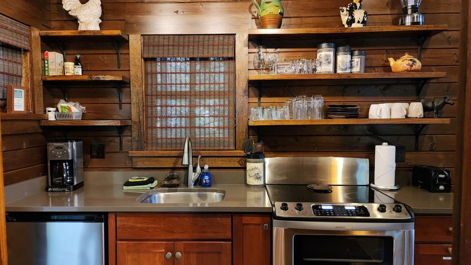 Kitchenette w/ Stove