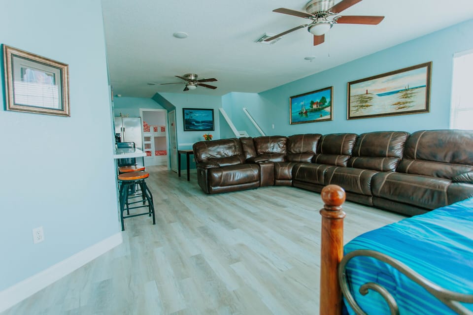 Another view of the living room- plenty of seating for everyone!