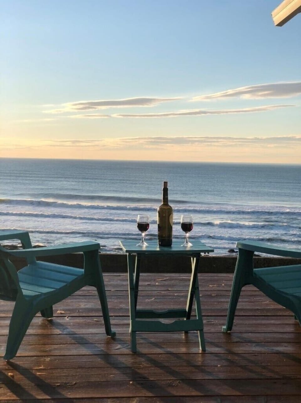Oceanfront Views - Whale watching and tide pools are the best from this beacfront home.