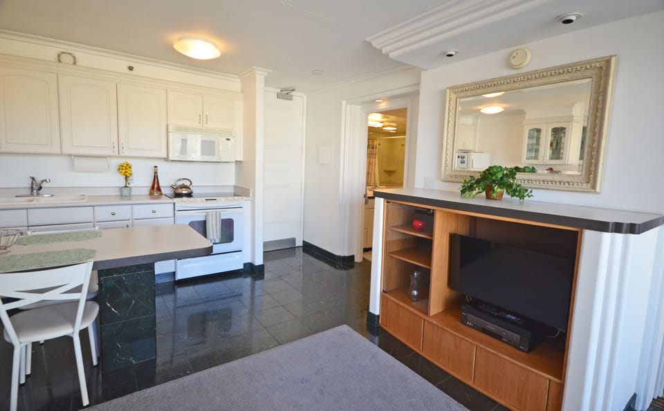 Entertainment center