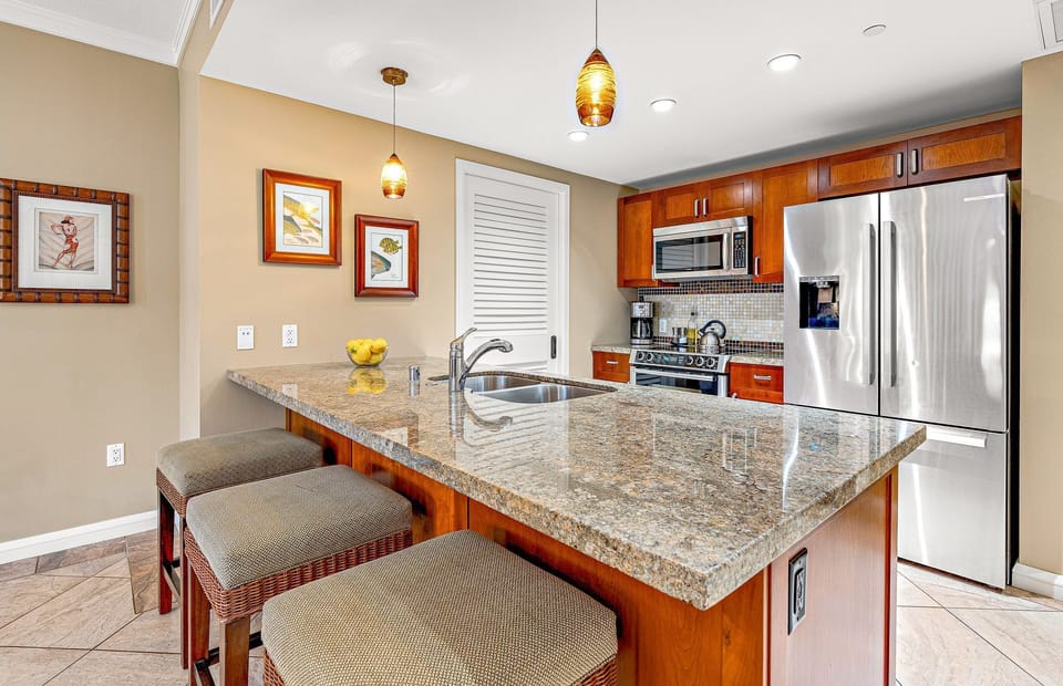 Prepare meals or refreshments in the full modern kitchen
                