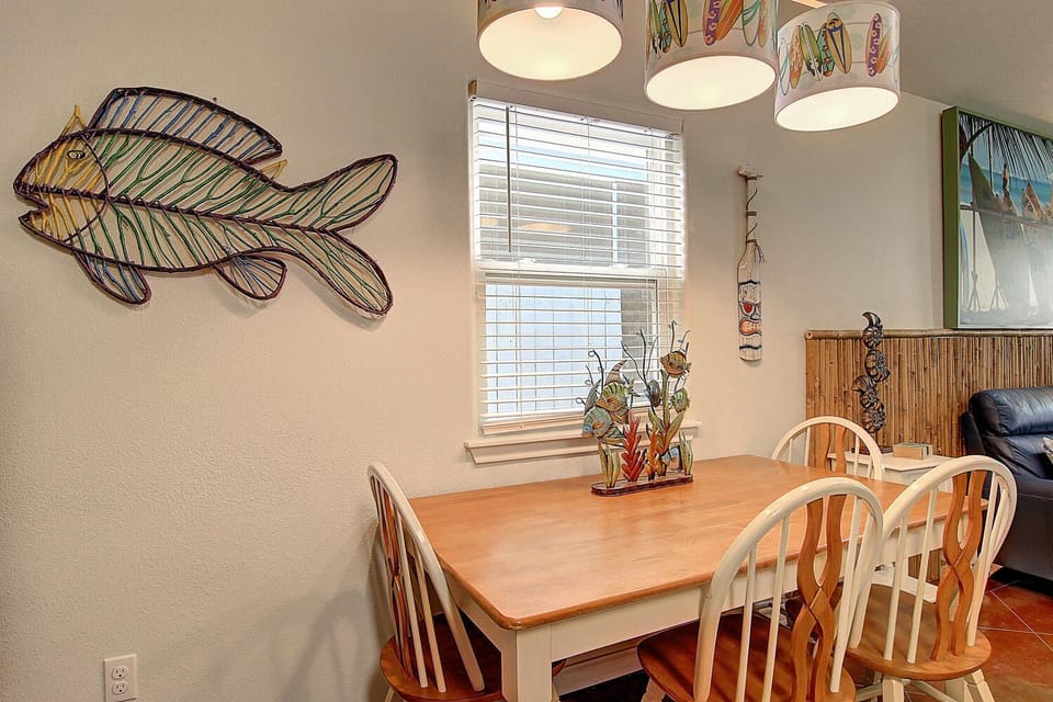 Dining area - Share meals and laughter in the stylish dining area, enhanced by the coastal ambiance.