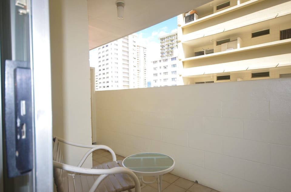 balcony by Kuhio Avenue streets