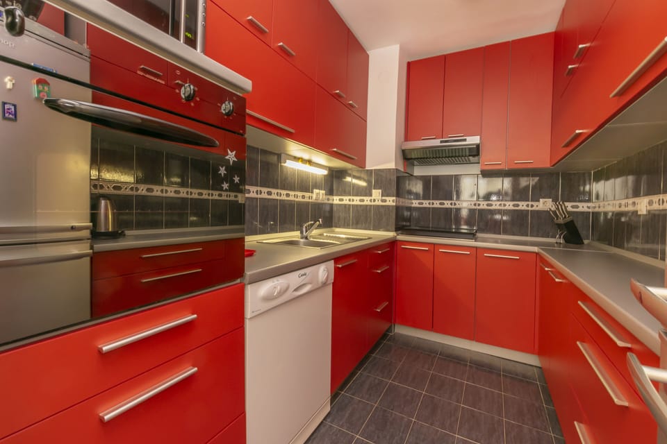 Kitchen - stovetop, oven, microwave, refrigerator, dishwasher