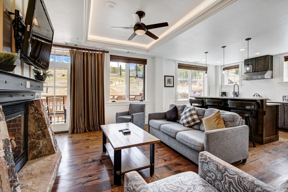 Furniture, Indoors, Living Room, Couch, Table