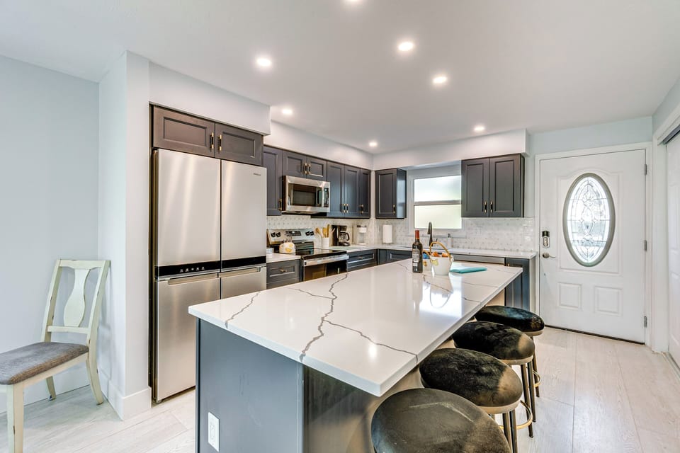 Kitchen | Cooking Basics | Coffee Maker | Paper Towels/Trash Bags Provided