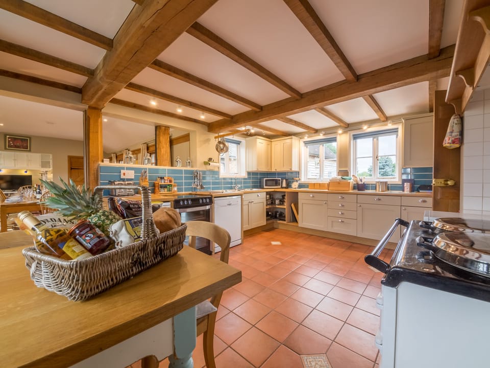 The spacious kitchen with Aga and breakfast table