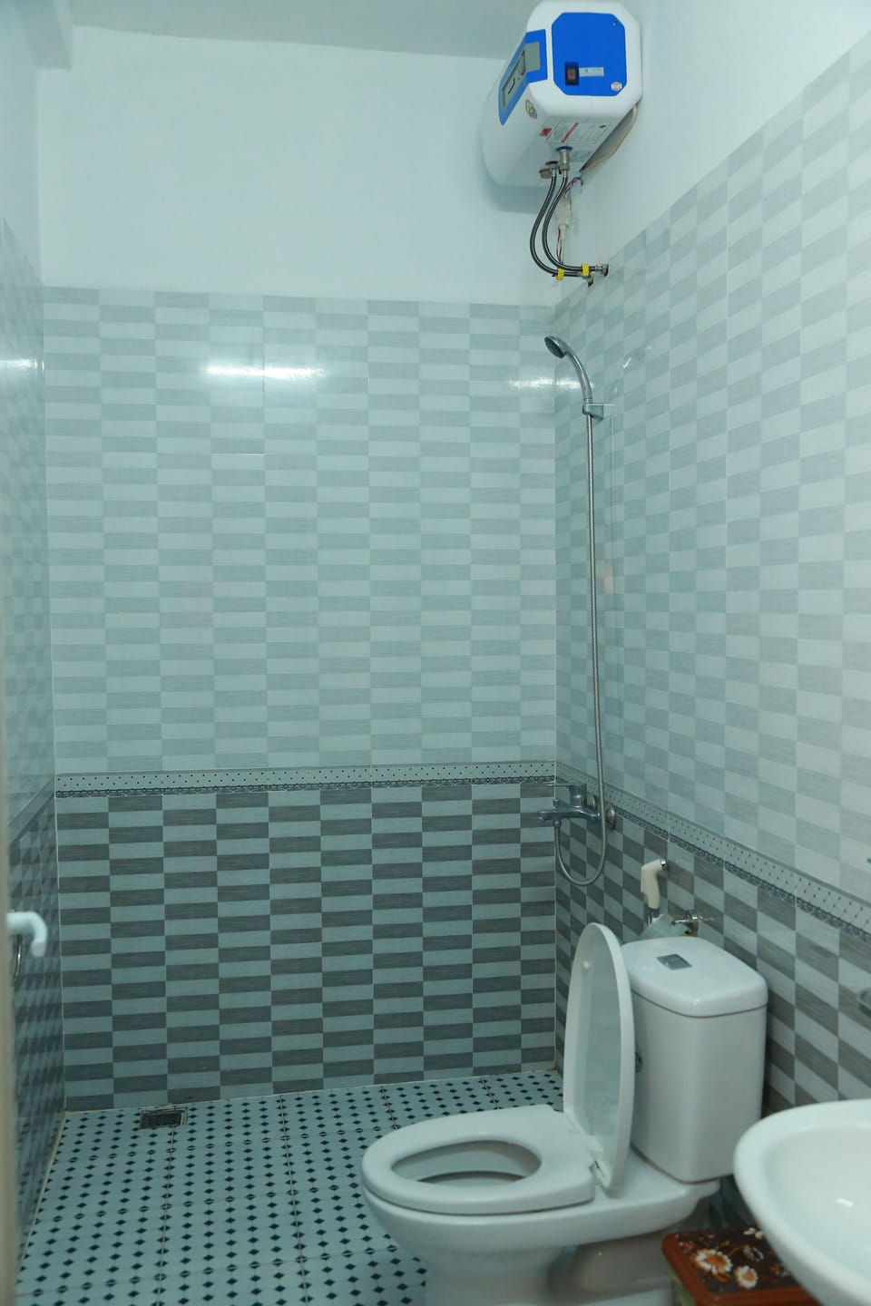 Shower, free toiletries, hair dryer, slippers