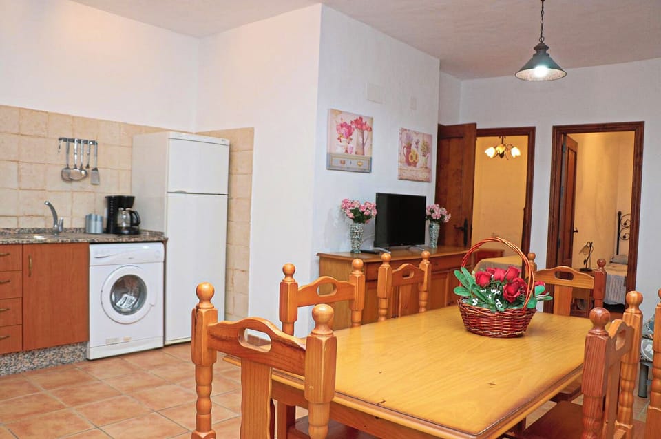 dining/kitchen area