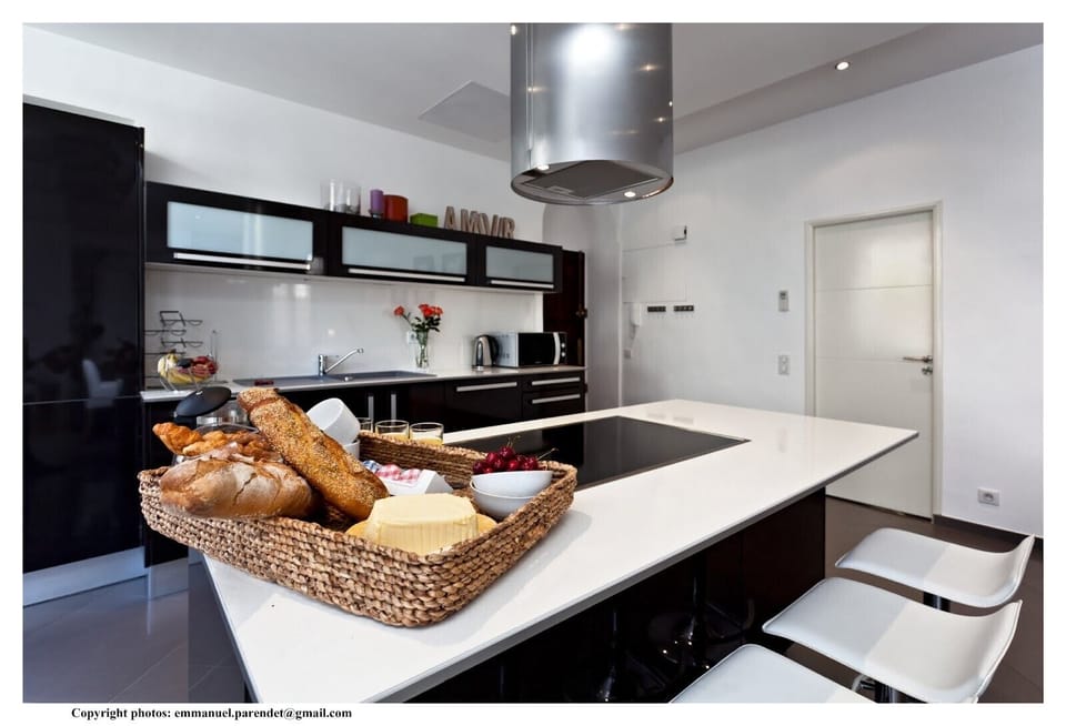 Kitchen with breakfast bar for the kiddies