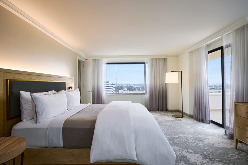 Luxury Suite, 1 Double Bed, Balcony | 1 bedroom, premium bedding, pillowtop beds, in-room safe