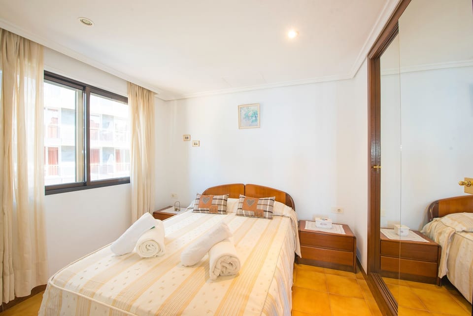 This lovely frontline beach apartment in Calpe, Costa Blanca sounds absolutely wonderful! With all the necessary comforts and a privileged location, you will surely enjoy an unforgettable vacation.The spacious living-dining room with SAT/TDT TV, air conditioning and access to the spacious terrace will allow you to relax and enjoy the impressive sea views. The open kitchen equipped with a ceramic hob will give you the comfort of preparing your own meals. The bedroom with a double bed and the independent bathroom with bathtub will ensure your rest and relaxation.The beautiful outdoor terrace is the perfect place to enjoy the surroundings and relax in the fresh air. In addition, having a garage space for one vehicle is a great advantage.The location of this apartment is really convenient, as it is close to all the necessary services, such as restaurants and supermarkets. And of course, being just a few steps from the sandy beach will allow you to enjoy the sea and sunbathe without having to travel far. In addition, the center of Calpe is within walking distance, giving you the opportunity to explore the city and enjoy its charm.It is important to note that the apartment offers free WiFi and pets are not allowed. In case the apartment is occupied by 3 people, a free extra bed will be provided in the living room for more comfort.Don't hesitate to book this charming apartment in Calpe to enjoy an unforgettable holiday on the beautiful Costa Blanca. We assure you that it will be an incredible experience!