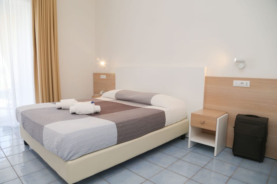 1 bedroom, premium bedding, down comforters, minibar
