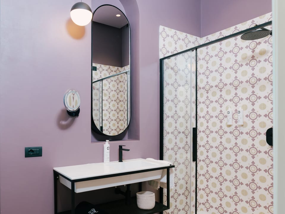Signature Room | Bathroom | Shower, free toiletries, hair dryer, slippers