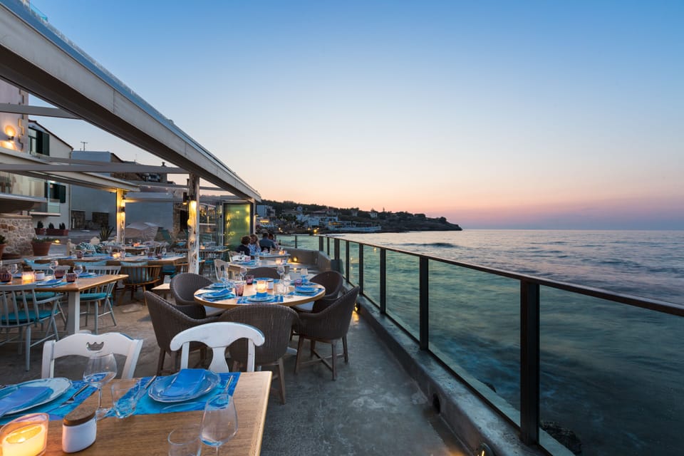 Breakfast, lunch, dinner served; ocean views