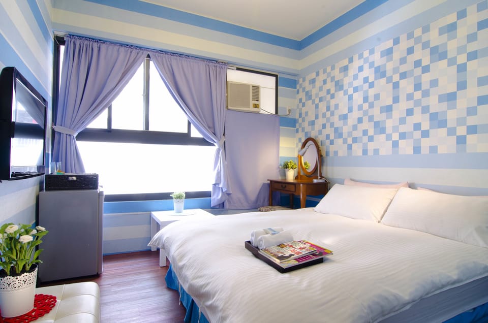 Double Room | Desk