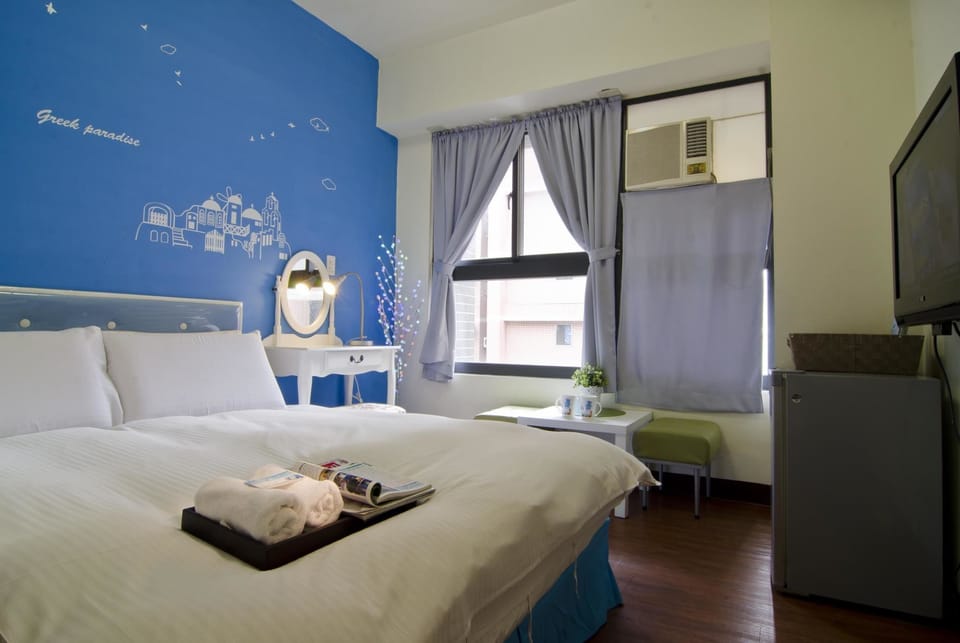Double Room | Desk