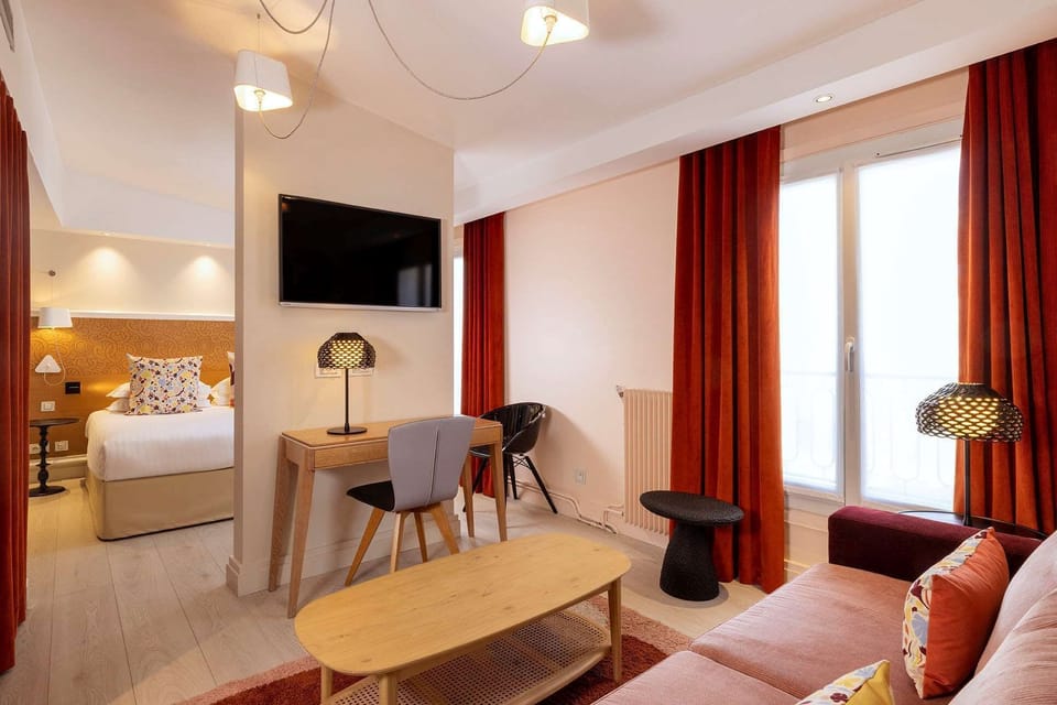 Suite | Premium bedding, in-room safe, blackout drapes, soundproofing