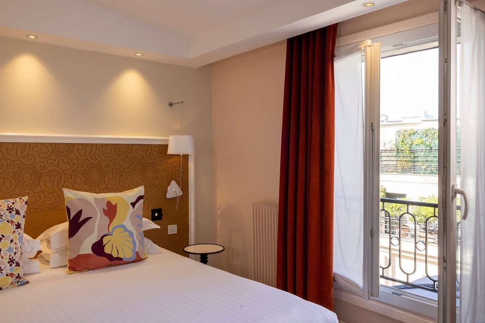 Suite | Premium bedding, in-room safe, blackout drapes, soundproofing