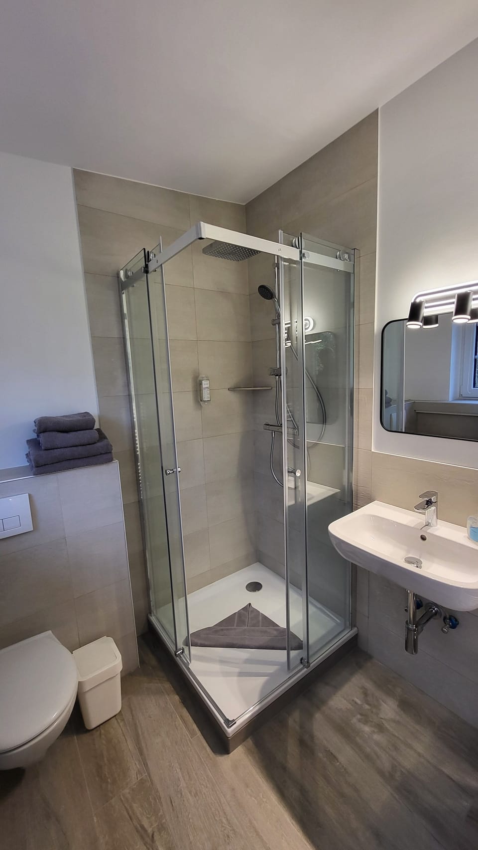 Basic Apartment, Kitchenette, Garden Area | Bathroom | Shower, hair dryer, towels, soap