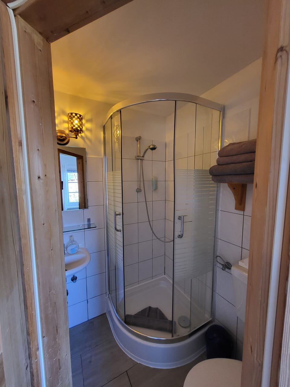 Basic Double Room | Bathroom | Shower, hair dryer, towels, soap