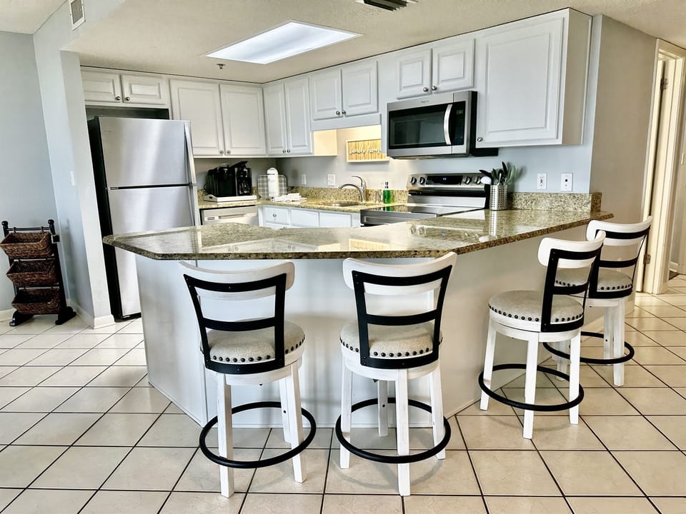 Seating for 4 at the bar! Perfect for grabbing a quick bite before heading back down to the water!