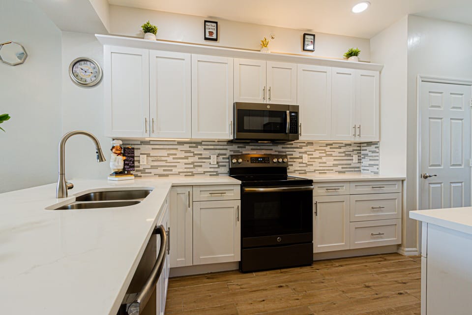 New Kitchen with brand new top of the line appliances