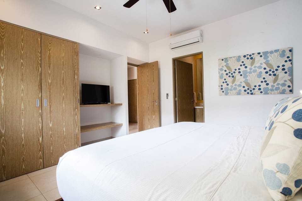 Guest bedroom has a msart TV and own ensuite bathroom
