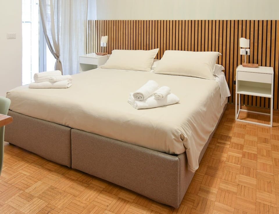 Premium bedding, down comforters, desk, free WiFi