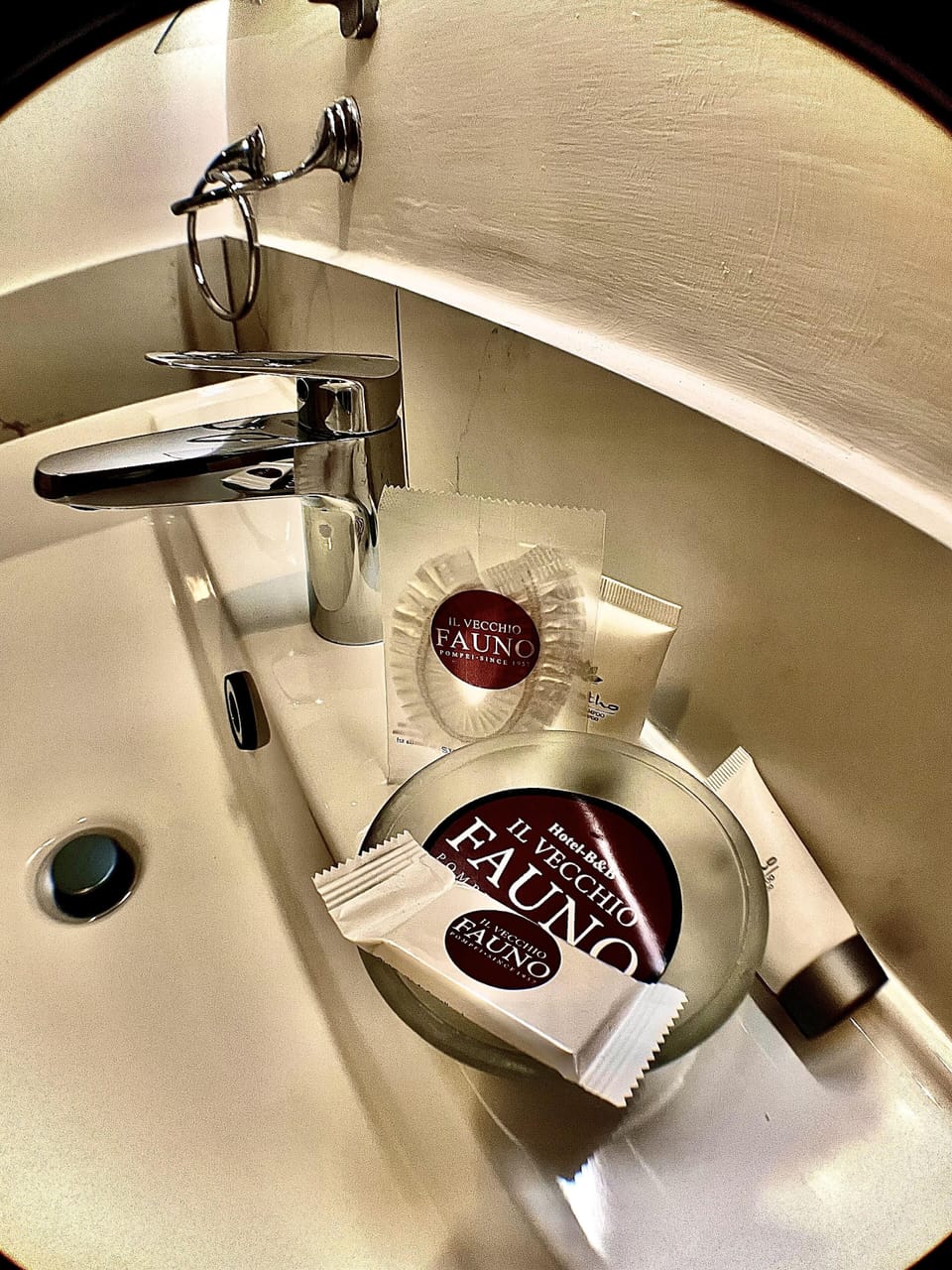 Shower, free toiletries, hair dryer, bidet