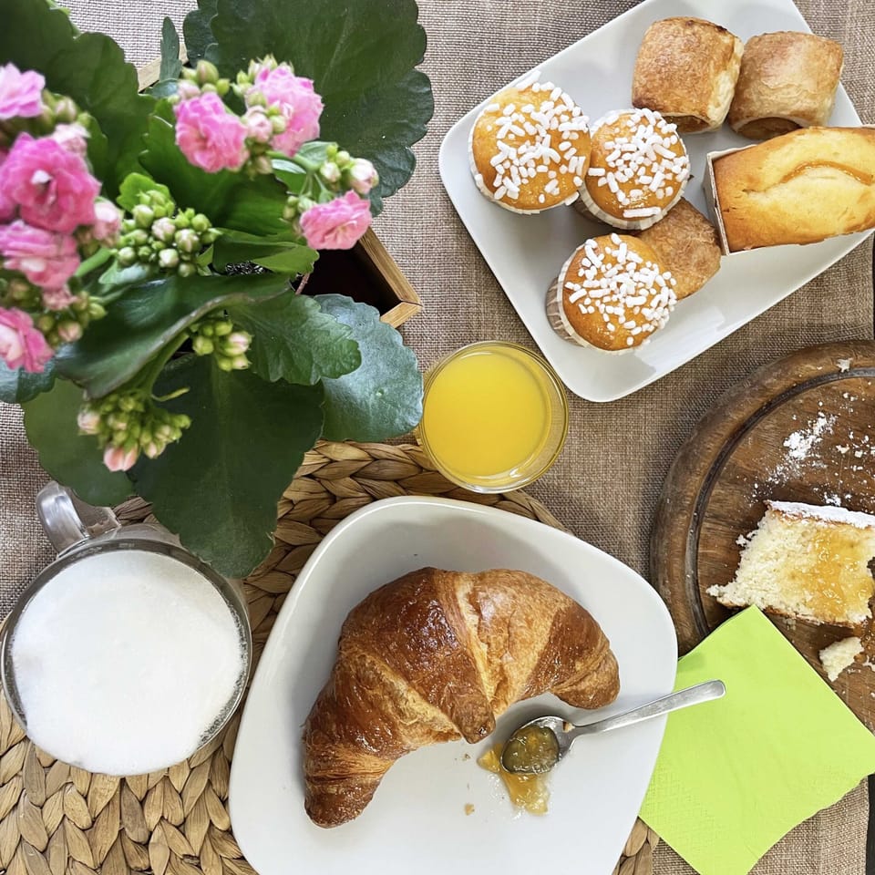 Daily buffet breakfast for a fee