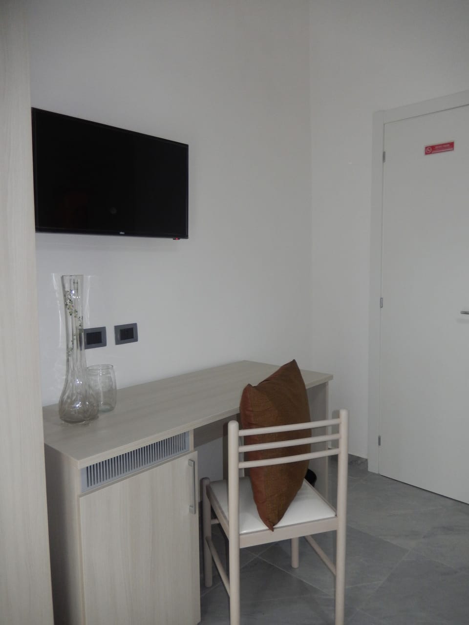 Deluxe Double Room, Balcony | Desk, laptop workspace, WiFi (free), individually decorated