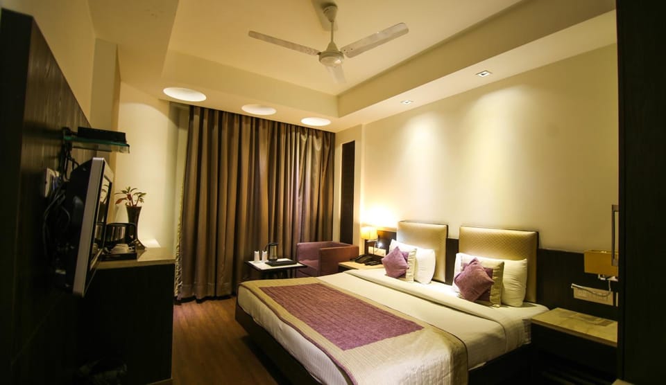 Premium Room | Premium bedding, minibar, in-room safe, desk