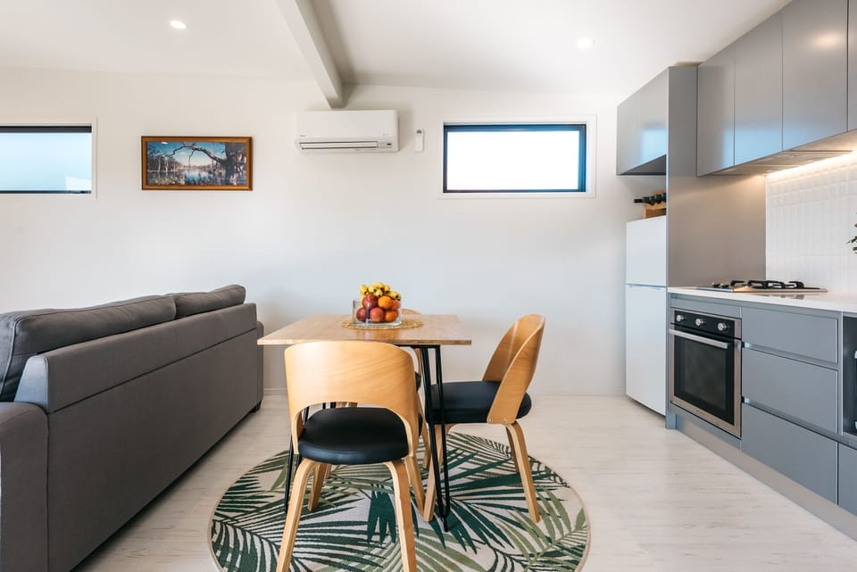 House, 1 Bedroom | Private kitchen | Full-size fridge, microwave, oven, stovetop