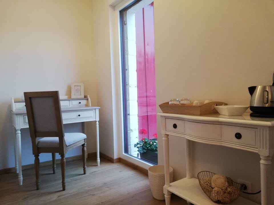 Traditional Quadruple Room | Premium bedding, memory foam beds, individually decorated