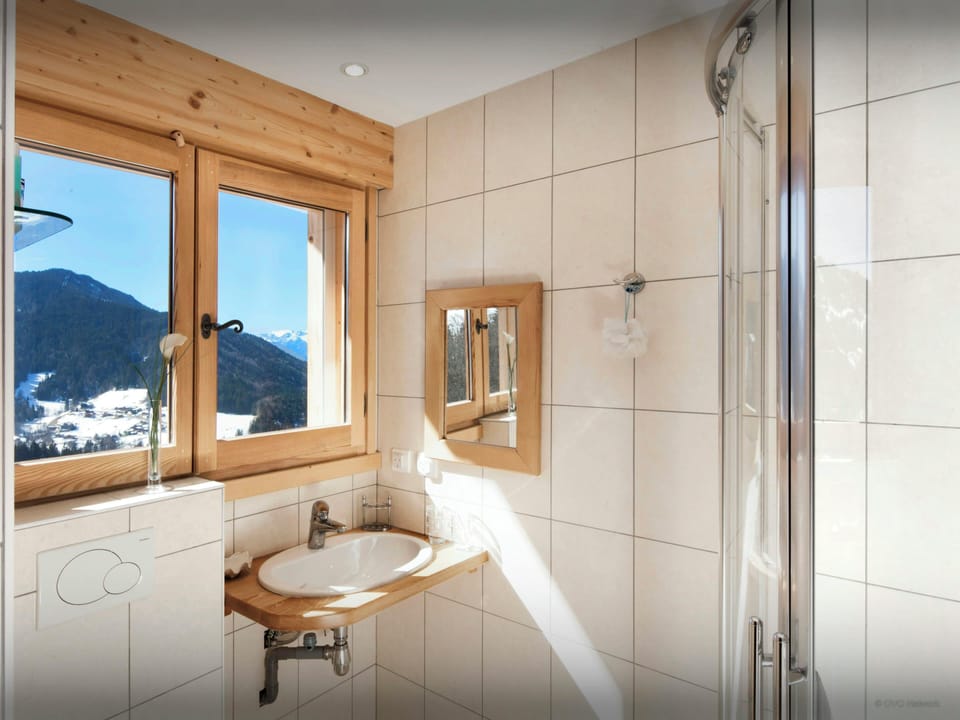 Bathroom - bedroom 5