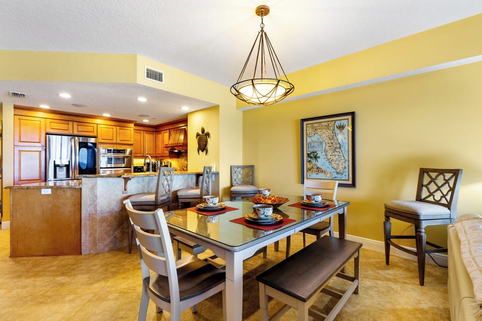 Large Table & Seat Options for 8 + Bar