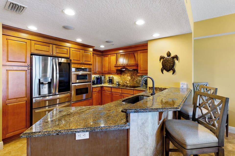 Chef's Kitchen w/Bar Stools