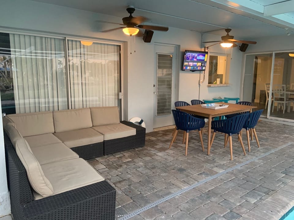Relax on the lanai